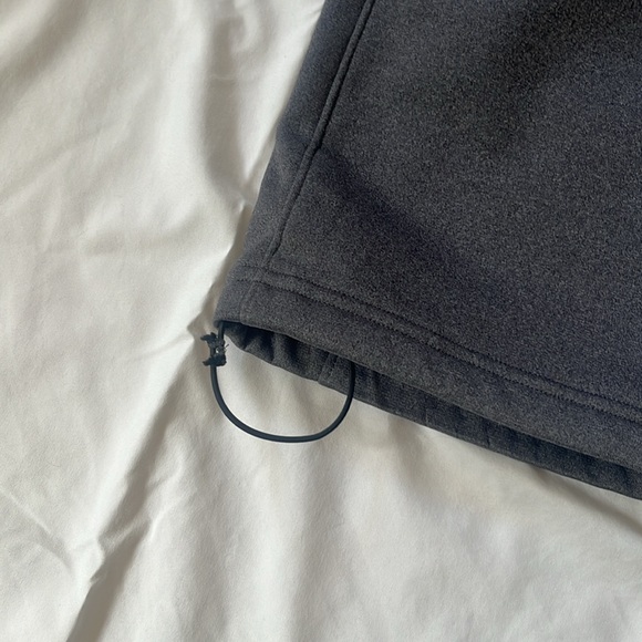 Under Armour small men’s wide leg cold gear sweatpants with two front pockets - Picture 3 of 6